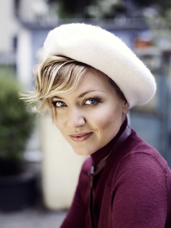 Ella Endlich - 2011 - 1