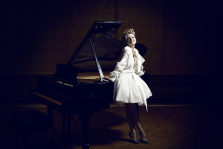 Ella Endlich - 2012 4