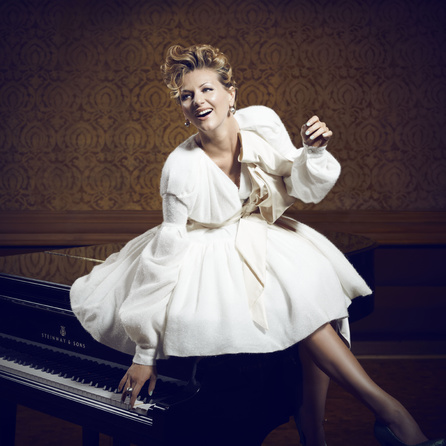 Ella Endlich - 2012 6