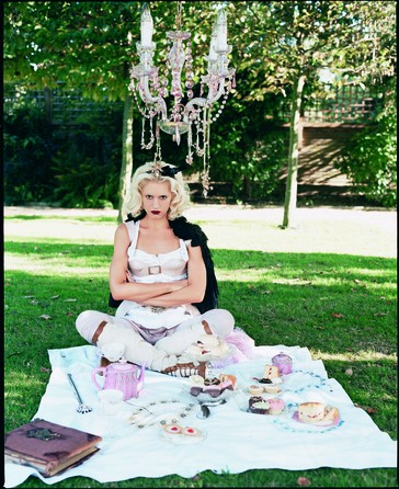 Gwen Stefani - 2004 - 9