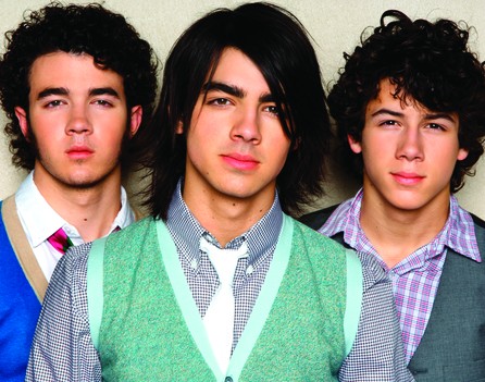 Jonas Brothers - A Little Bit Longer - 2