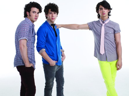 Jonas Brothers - A Little Bit Longer - 3