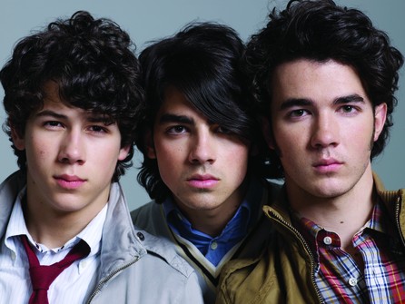Jonas Brothers - A Little Bit Longer - 5