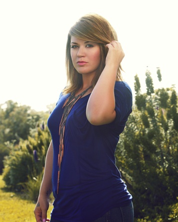 Kelly Clarkson - "Stronger" (2011) - 04