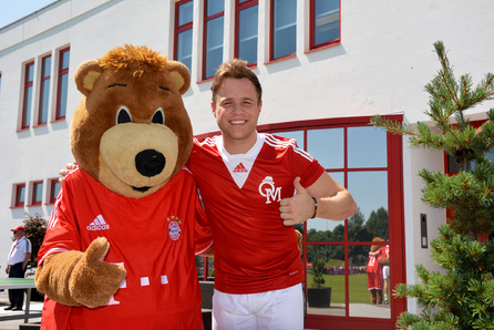 Olly Murs beim FC Bayern München (06.08.2013) - 6