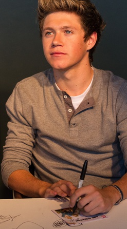 One Direction Autogrammstunde Köln (22.09.2012) 9