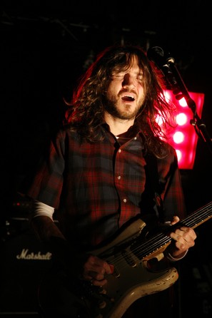 Red Hot Chili Peppers - Live - 1