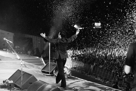 Robbie Williams - Robbie Williams Live At Knebworth 10th Anniversary - 01