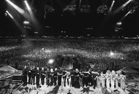 Robbie Williams - Robbie Williams Live At Knebworth 10th Anniversary - 10